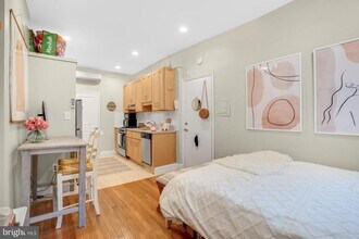 Building Photo - 626 S 19th St