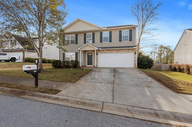 Building Photo - Spacious 4 BR, 2.5 BA, Master BR on Main, Conveniently Located Between Greenville and Spartanburg