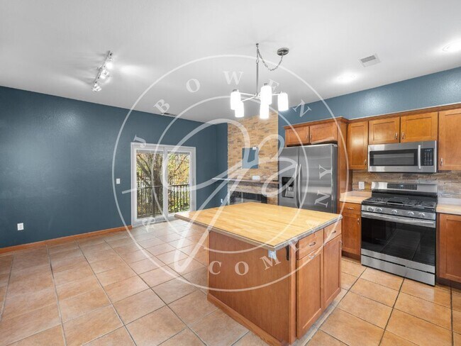 Building Photo - "Elegant and Spacious 3-Bedroom home on 4 levels in the heart of Downtown Toledo with amazing vie...