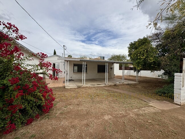 Building Photo - 1723 N Desmond Ln