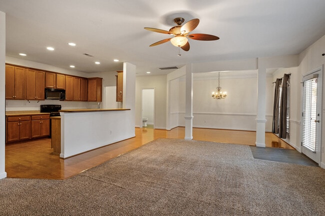 Building Photo - 8105 Satillo Ln