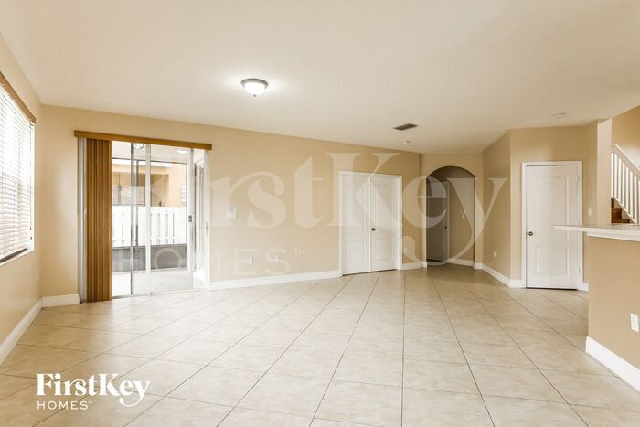 Building Photo - 2332 SW 126th Ave
