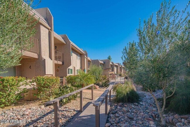 Building Photo - 7436 E Chaparral Rd