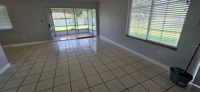 Building Photo - 1127 Spring Meadow Dr