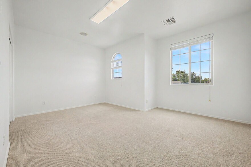 Building Photo - 4947 E Odessa Dr