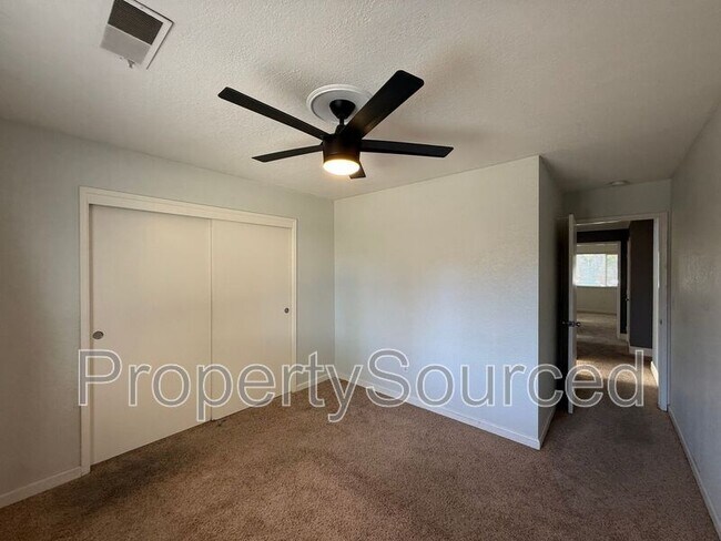 Building Photo - 856 Nottingham Dr