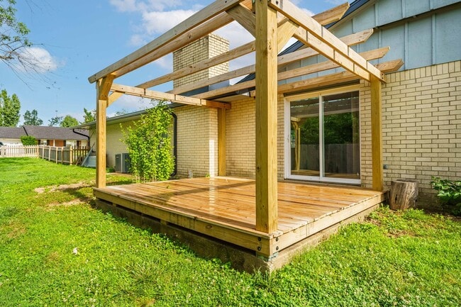 Building Photo - Charming 4-Bedroom Home with Spacious Yard in Rogers