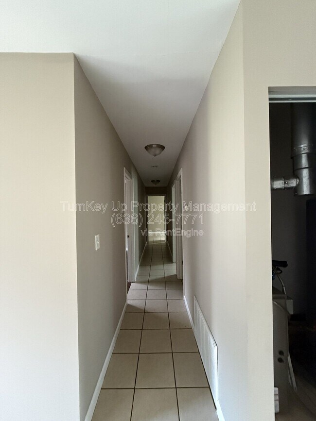 Building Photo - 1202 Laredo Ave