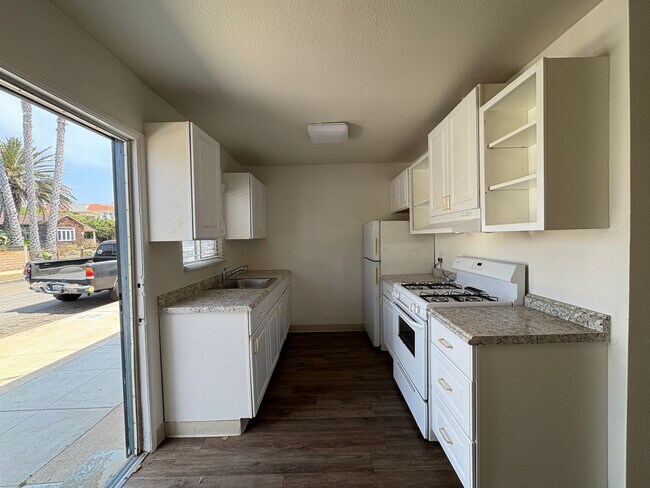 Building Photo - Experience the coastal charm of Oceanside,...