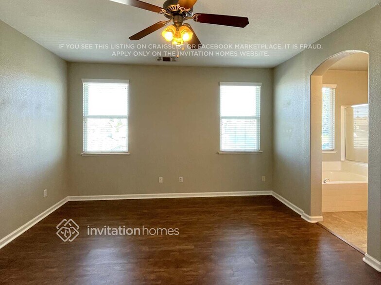 Building Photo - 465 Elmwood Ct
