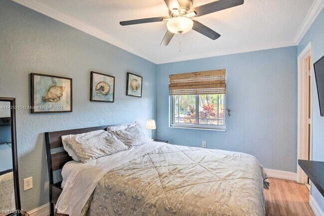 Building Photo - 4 br, 3.5 bath House - 531 SW 167th Ter