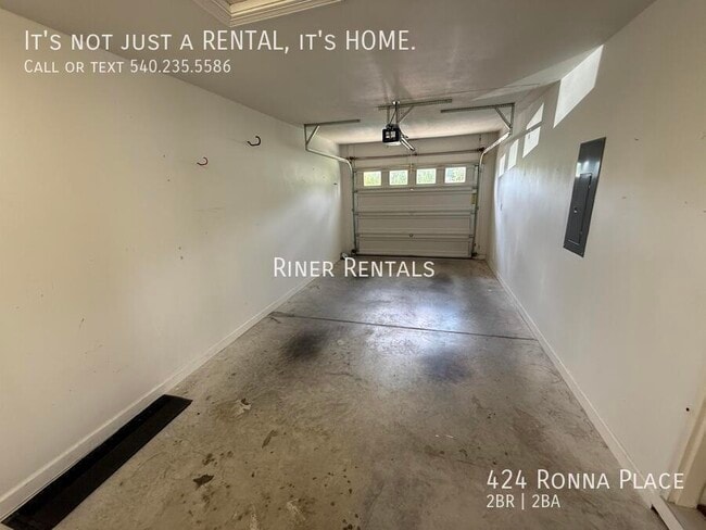 Building Photo - 424 Ronna Pl