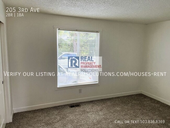 Building Photo - 205 3rd Ave