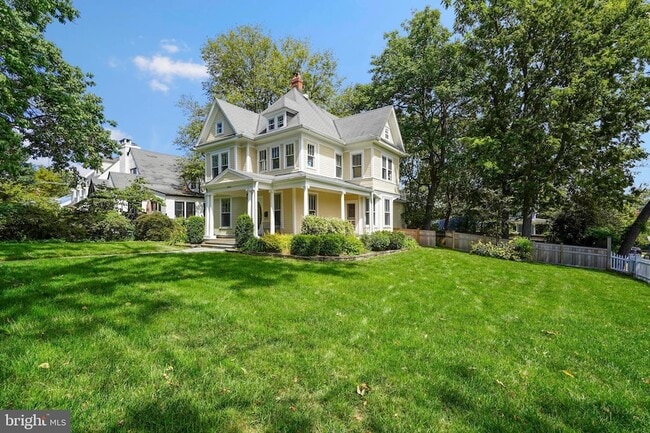 Building Photo - 1503 Russell Rd