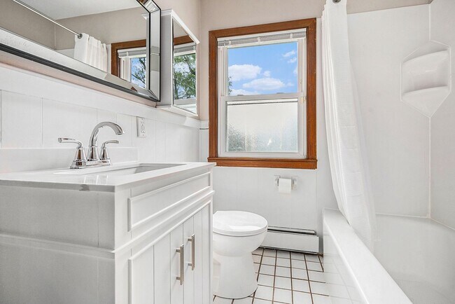 Building Photo - Charming, remodeled 2-Bed/1-Bath  ranch style home- $1499