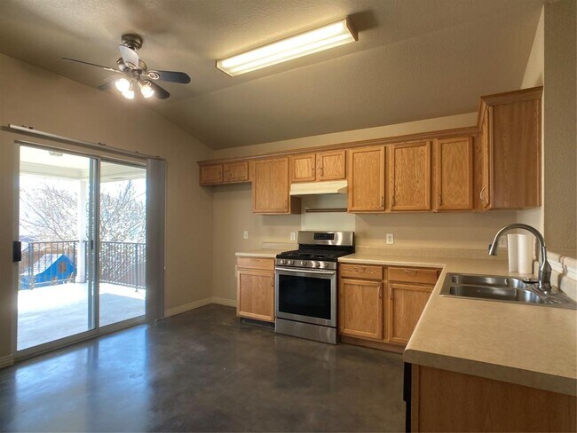 Building Photo - 1009 Grey Castle Dr
