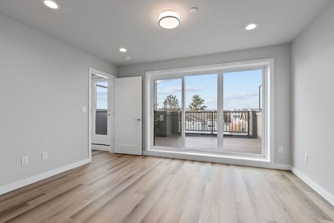 Building Photo - Stunning Brand-New Ballard Townhome with A...