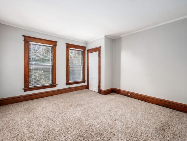 Building Photo - 1230 Indianola Ave