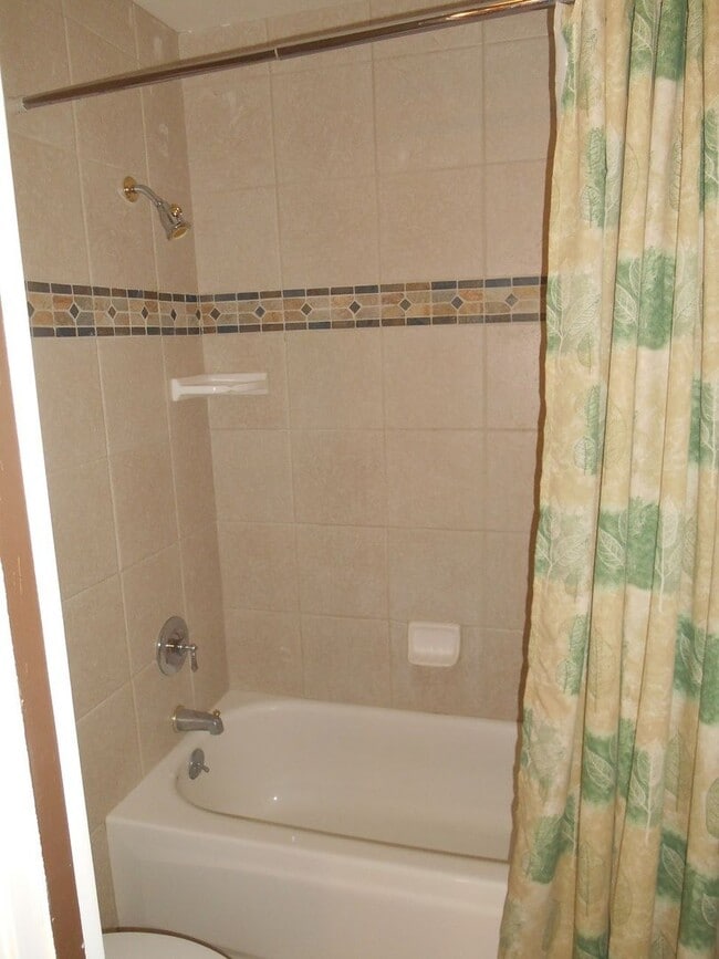 Building Photo - 2 bedroom plus loft condo with carport