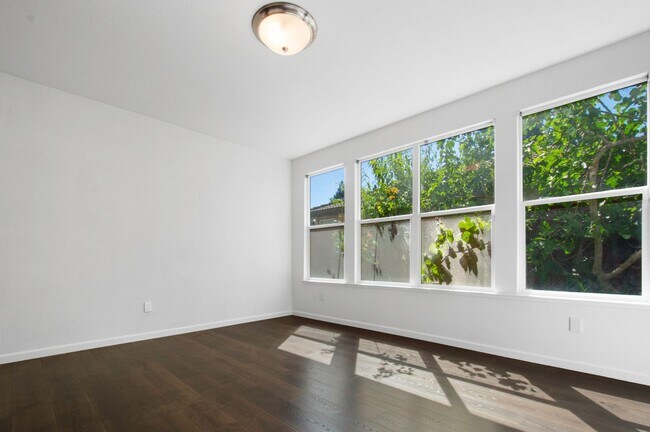 Building Photo - 991 Zephyr Ct
