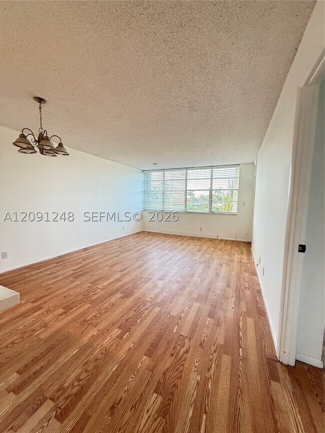 Building Photo - 2761 Taft St