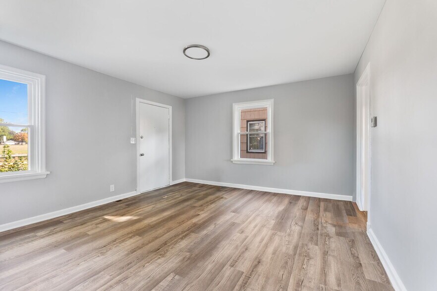 Building Photo - 1275 Briarwood Ave