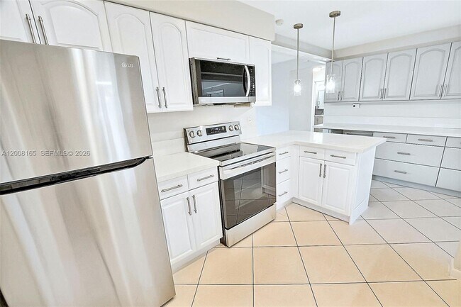 Building Photo - 5051 SW 93rd Ave