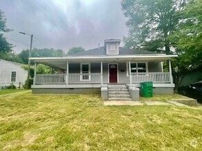 Building Photo - Must view this Adorable 3 bedroom 1 bath h...