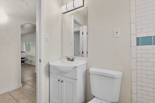 Building Photo - 1846 Henry Cir SW