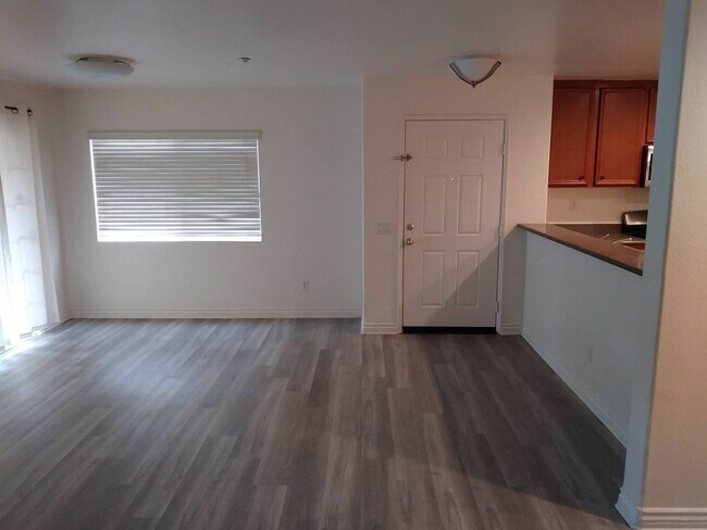 Building Photo - Spacious 3 Bedroom Moreno Valley Townhouse in Gated  Community!