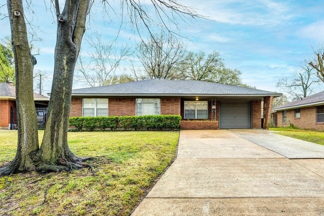 Building Photo - 1135 W 31st St