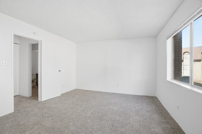 Building Photo - $1,395.95 - 1 Bed, 1 Bath Condo in Denver with Outdoor Patio Space