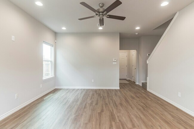 Building Photo - 116 Peruna Dr