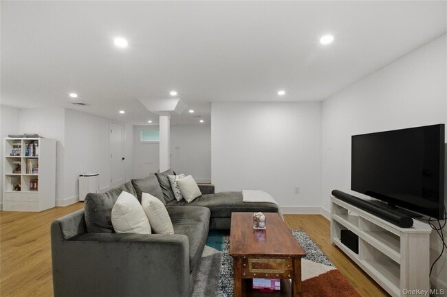 Building Photo - 525 3rd St