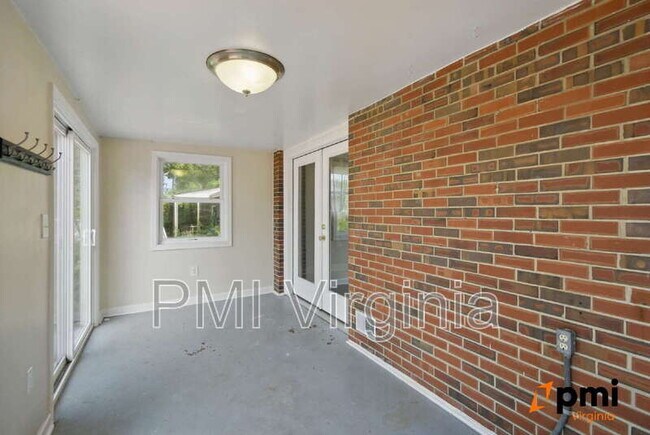 Building Photo - 4012 Nina Dr
