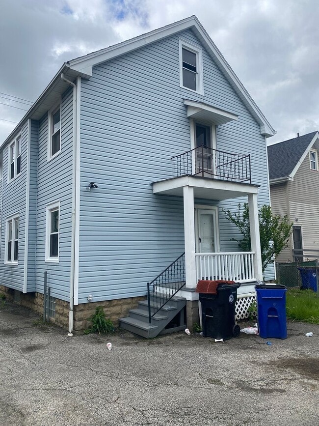 Building Photo - 2406 Searsdale Ave