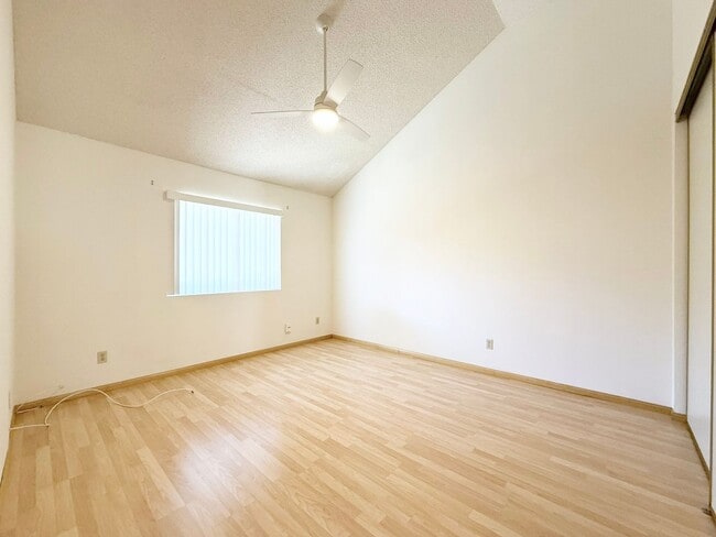 Building Photo - Single Story Townhome in Escondido!