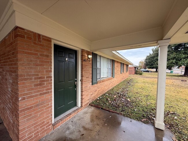 Building Photo - 451 S Thomas St