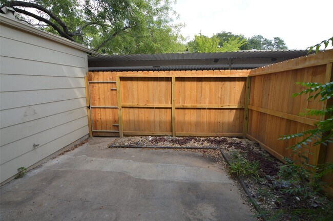 Building Photo - 14715 Barryknoll Ln