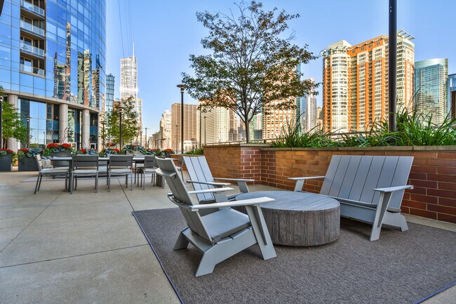 Building Photo - 450 E Waterside Dr