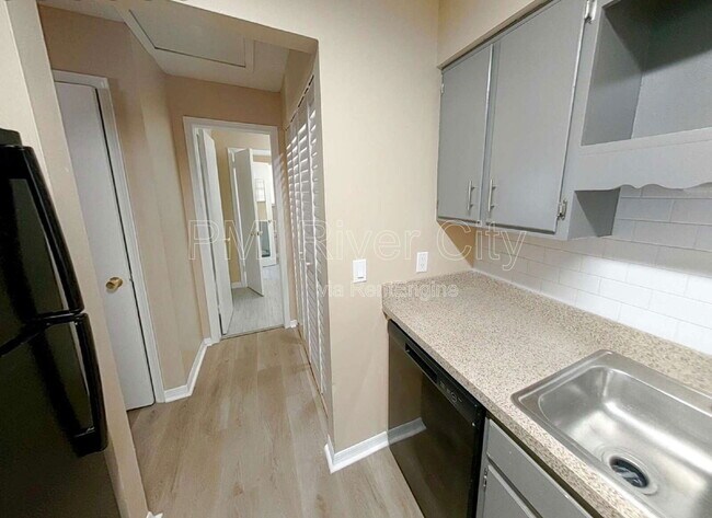 Building Photo - 467 Lombard St