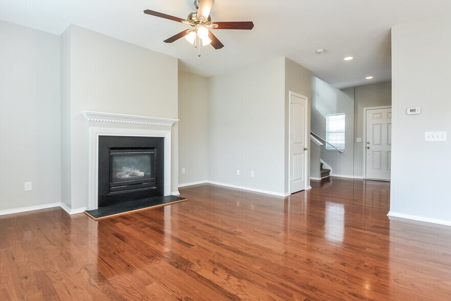 Building Photo - 547 Kerriann Ln