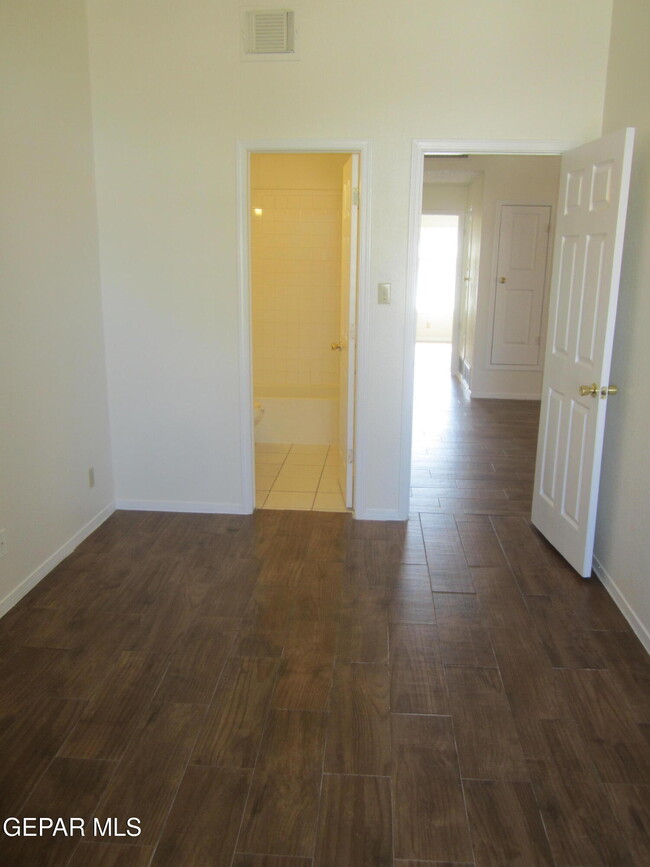 Building Photo - 11804 Kings Arms Ct