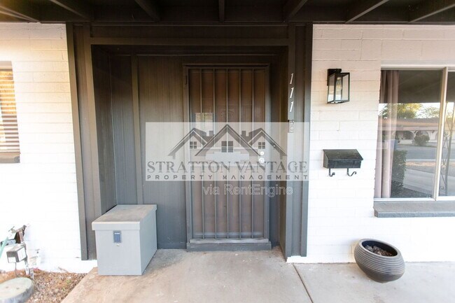 Building Photo - 111 E Manhatton Dr