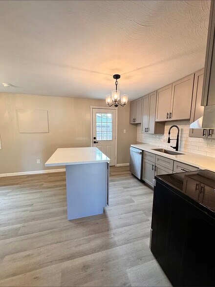 Building Photo - 10211 W 59th Pl