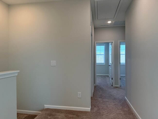 Building Photo - AMAZING Residence, Near Educational Facilities, With Wonderful Amenities!