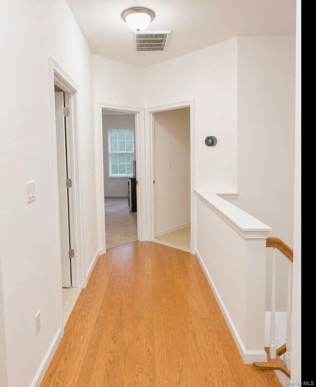 Building Photo - 3 Cedar Hill Dr