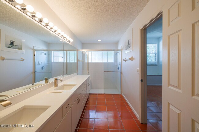 Building Photo - 1561 Stonebriar Rd