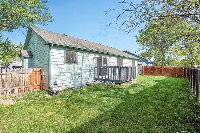 Building Photo - 866 S Buckeye Dr