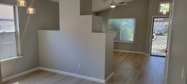 Building Photo - 3 bedroom 2 bath Home in Antelope